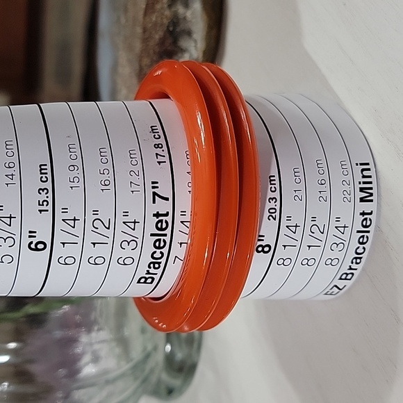 Bakelite Atomic Orange Ribbed Vintage Bangle Bracelet - Picture 4 of 10